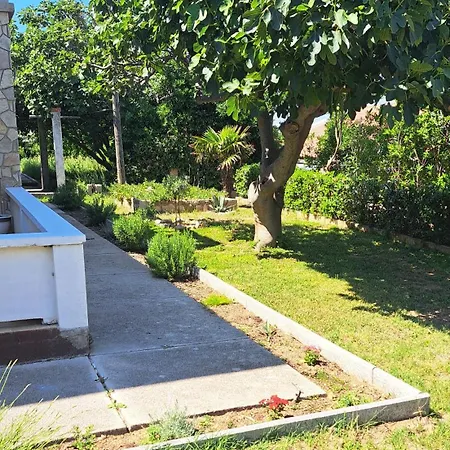 Frani 2 Apartment