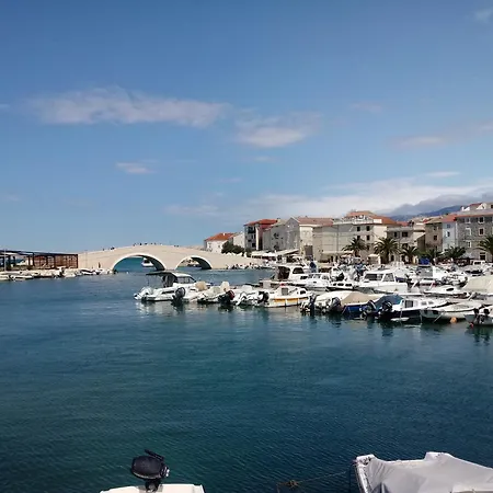 Frani 2 Pag Town